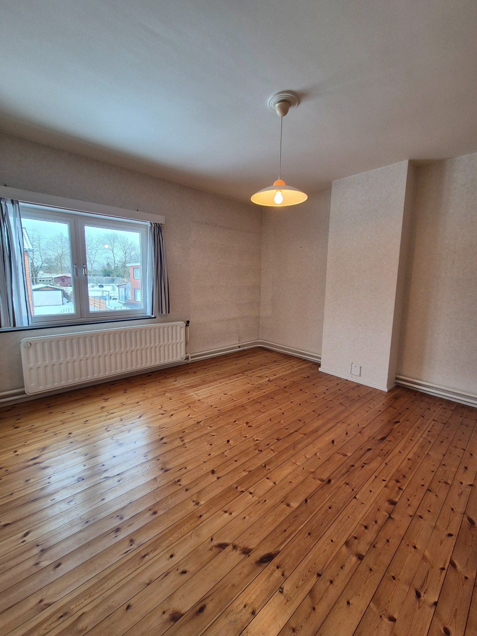 Halfopen gezinswoning met 4 slpkmrs op ruim perceel foto 25