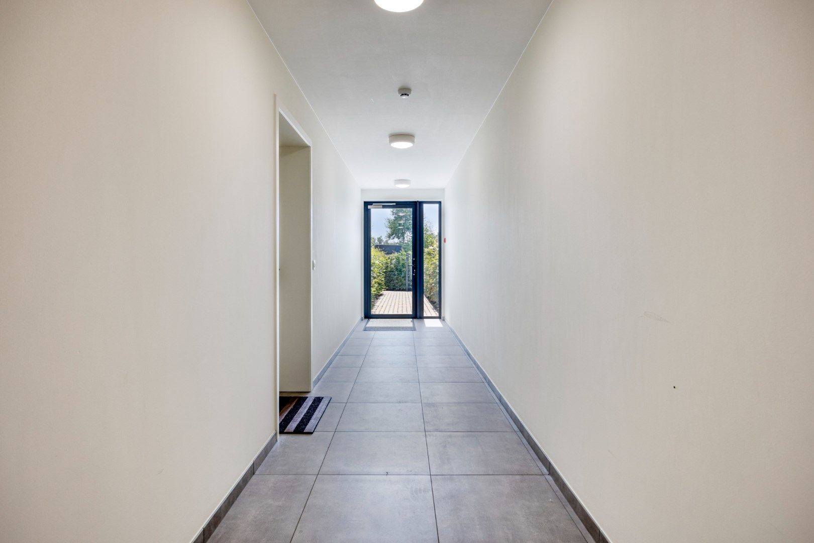 Recent gelijkvloers duplex appartement met 2 slpks, tuin, terras, kelderberging en carport ! foto 23