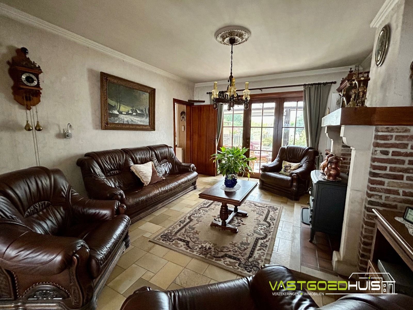 Ruime gezinswoning met garage en tuin foto 4