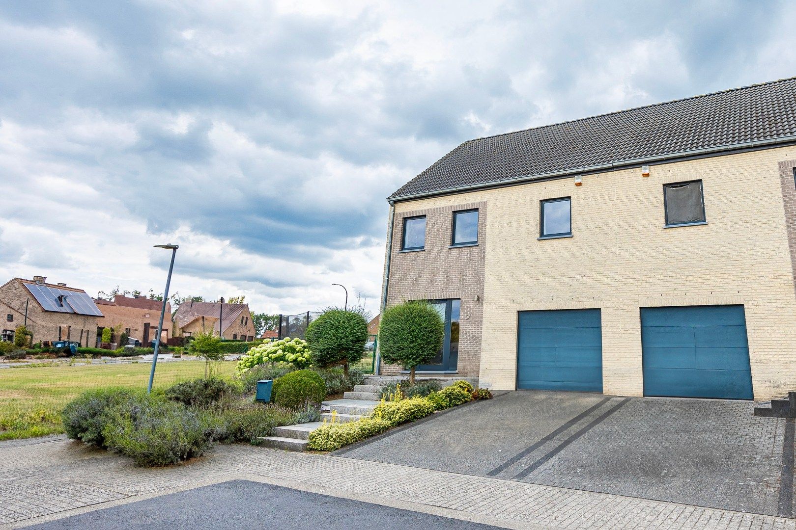 Energiezuinige woning met 4 slpks, garage en ruime tuin te Buizingen foto 2