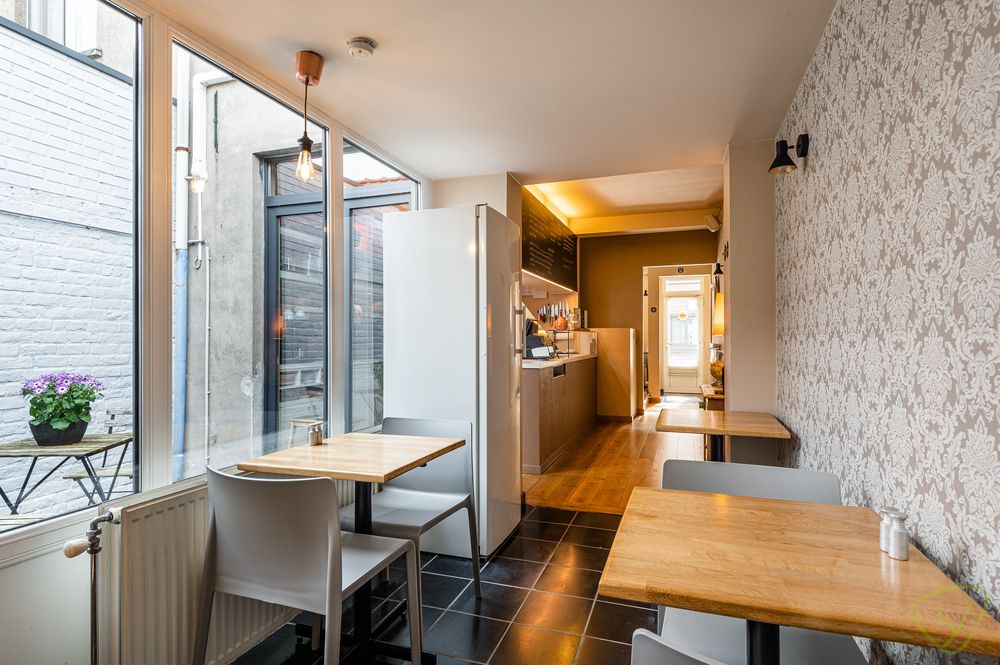 Ruime handelsswoning te koop in het centrum van Eeklo! foto 5