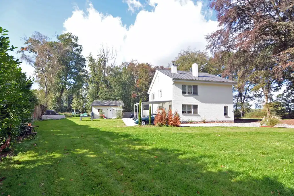 Vrijstaande, energiezuinige woning met 4 slpk en garage op een perceel van 25 a. foto 5