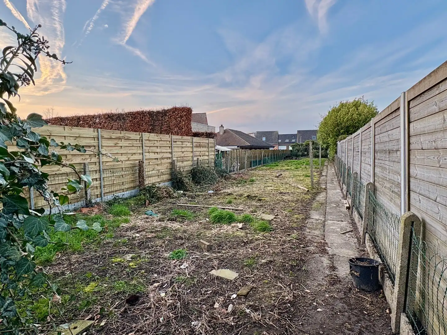Renovatieproject op 767 m², met garage en uitweg.  foto 4
