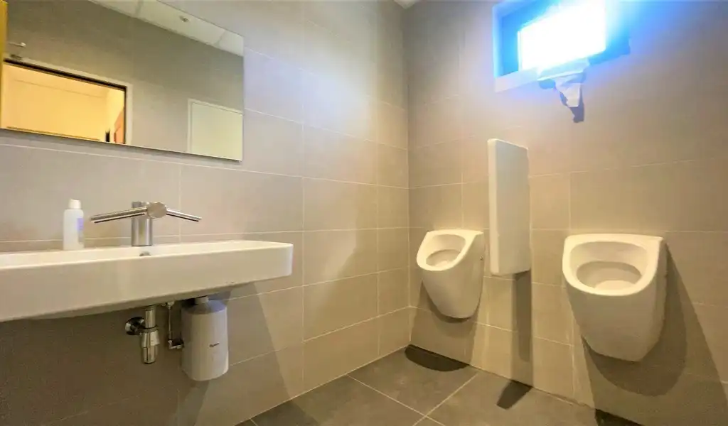 Vernieuwde kantoorruimtes te huur op zichtlocatie te Deurne  foto 9