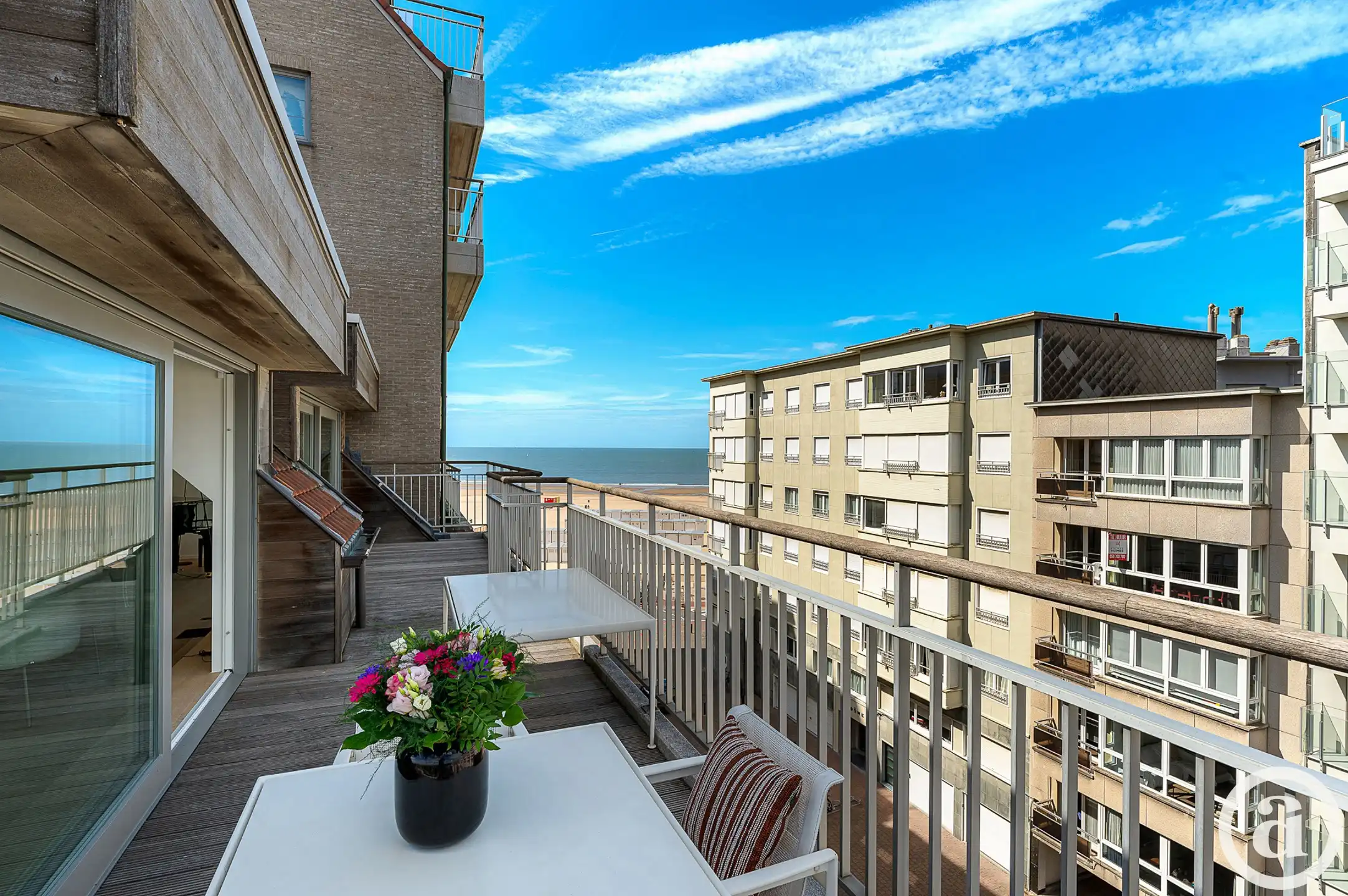 Zonnige penthouse met ruime terrassen en zijdelings zeezicht foto 3