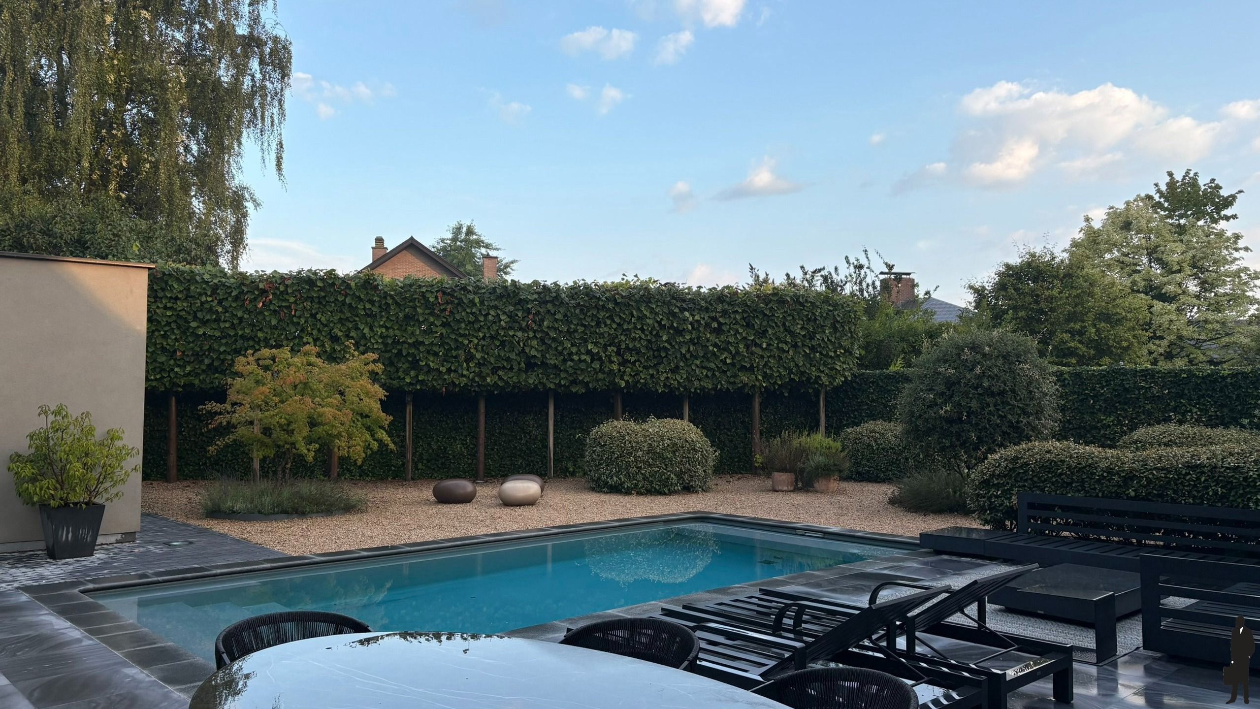 Gerenoveerde woning met 5 ruime slpks, 3 badks en ZW tuin foto 3