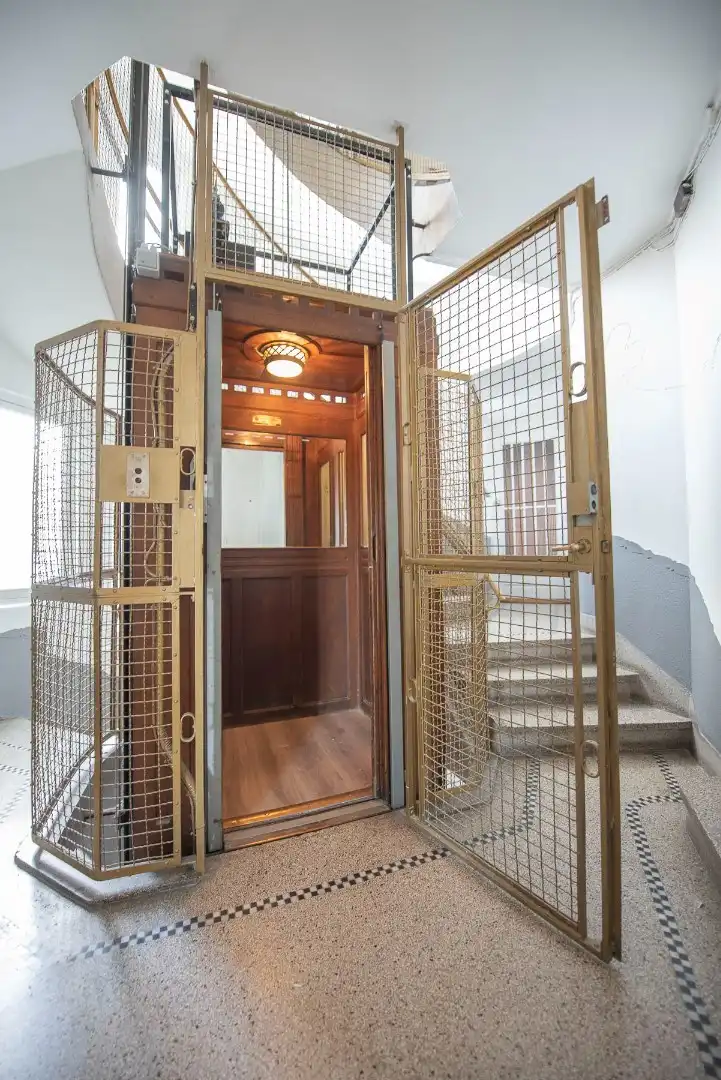 Zeer ruim appartement foto 3