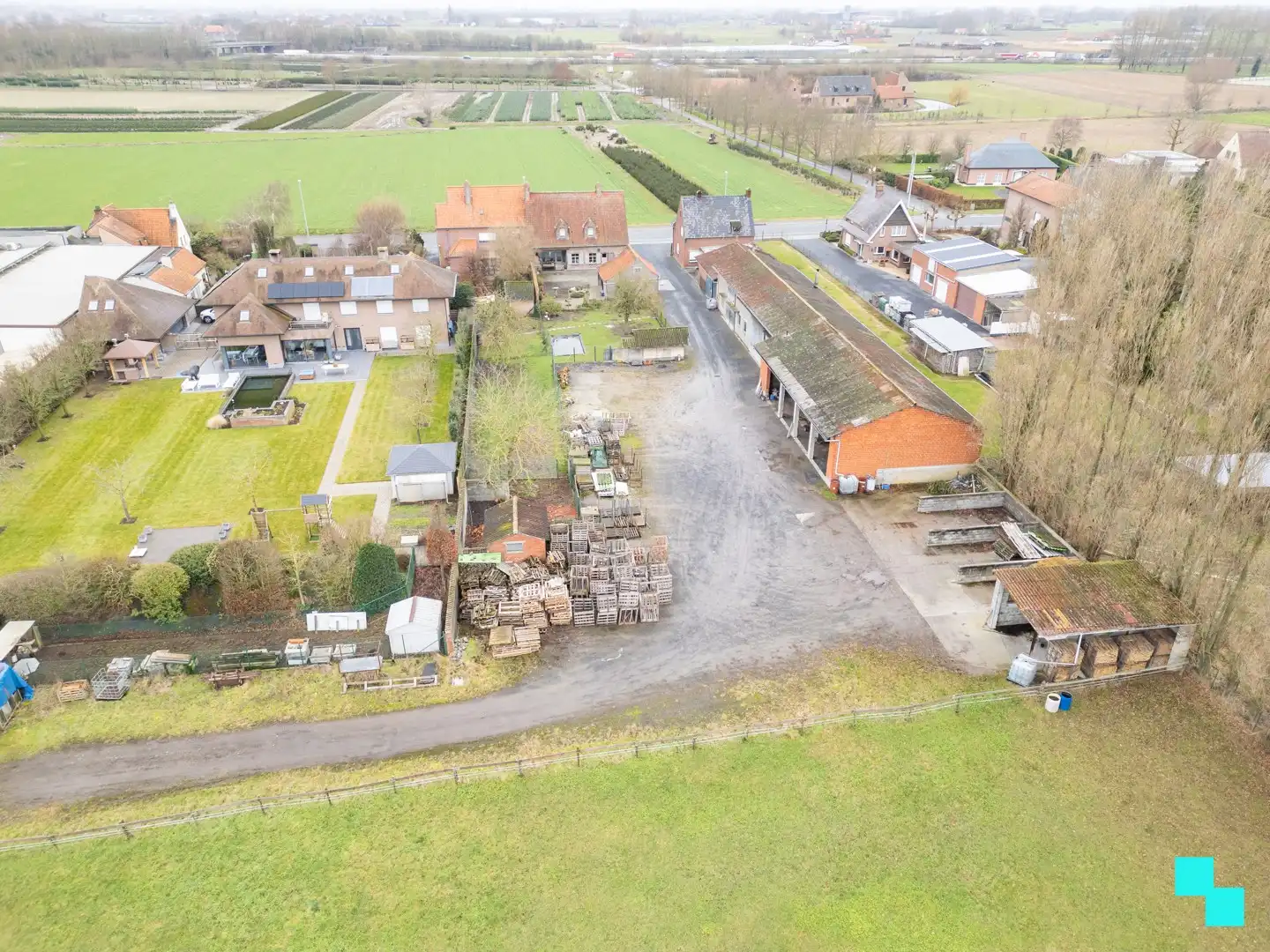 (Bedrijfs)woning met mogelijkheid tot ambachtelijke bedrijvigheid en nijverheid op de grens Izegem / Sint-Eloois-Winkel foto 6