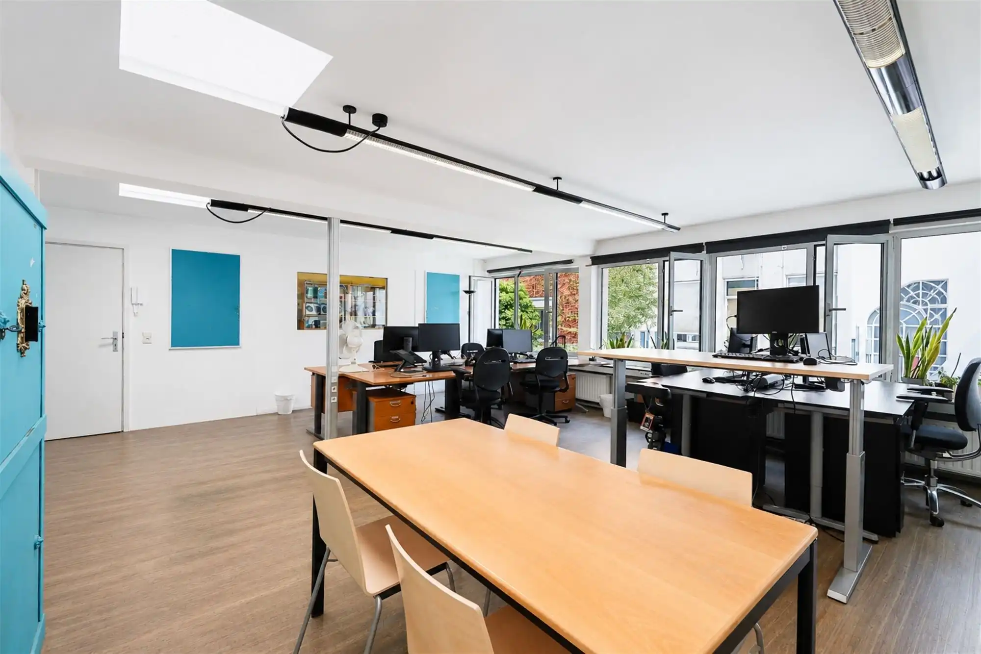 Lichtrijke kantoorruimten met archief - 293 m² over 2 identieke niveaus foto 3