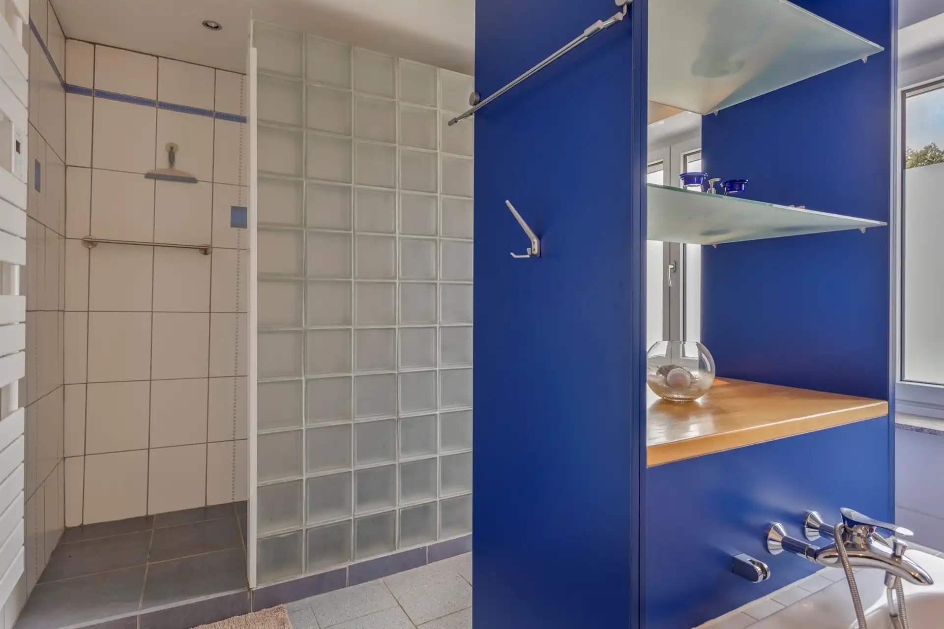 Woning met handelsruimte op commerciële topligging te Mazenzele foto 16