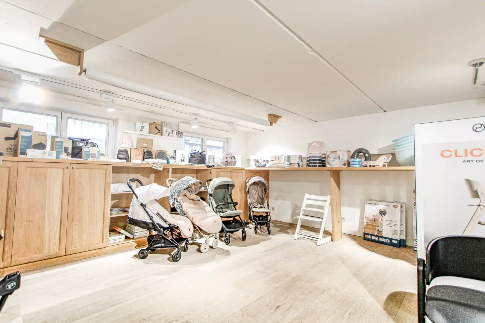 Zeer centraal gelegen handelspand op Lippenslaan 207, 306m² glv plus mezzanine, kelder en garage foto 15