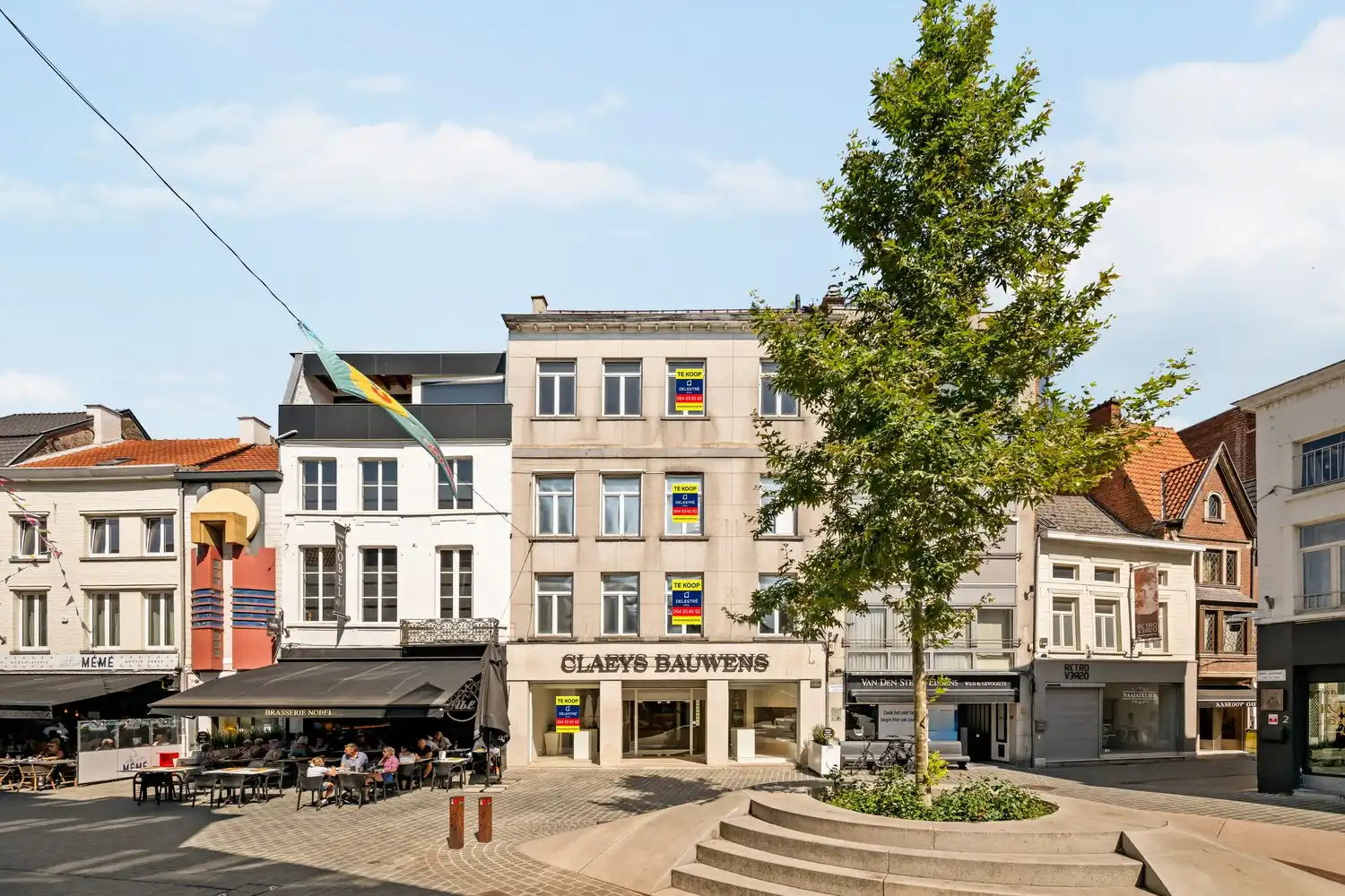 751 m² op A-locatie in Aalst – showroom, kantoor, retail of POTENTIEEL woonproject foto {{pictureIndex}}