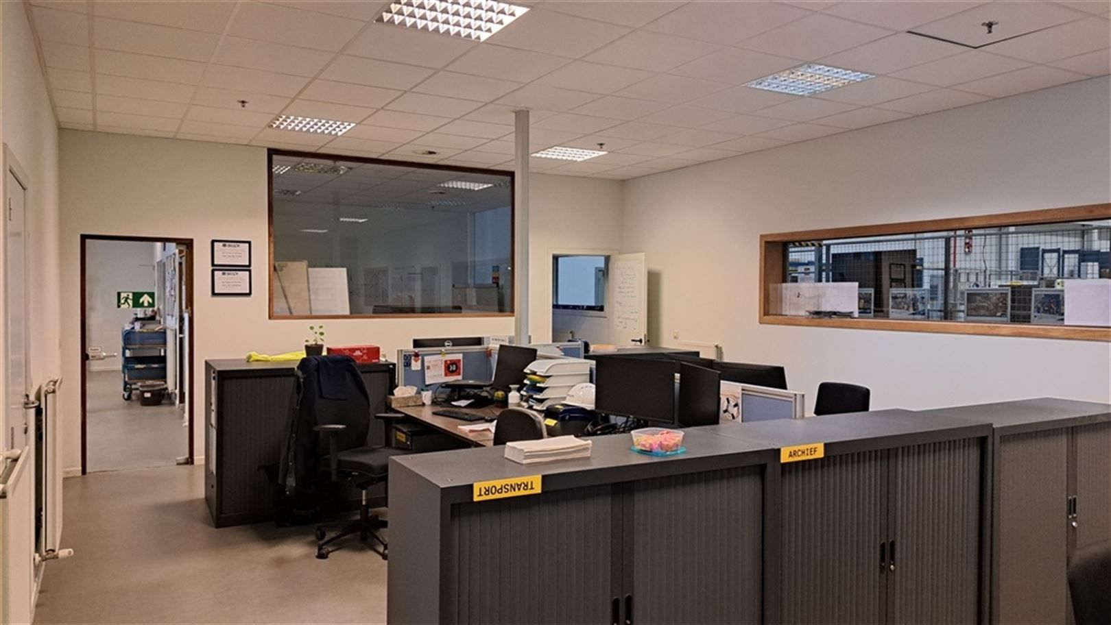 Logistieke unit + kantoren te Zele foto 16