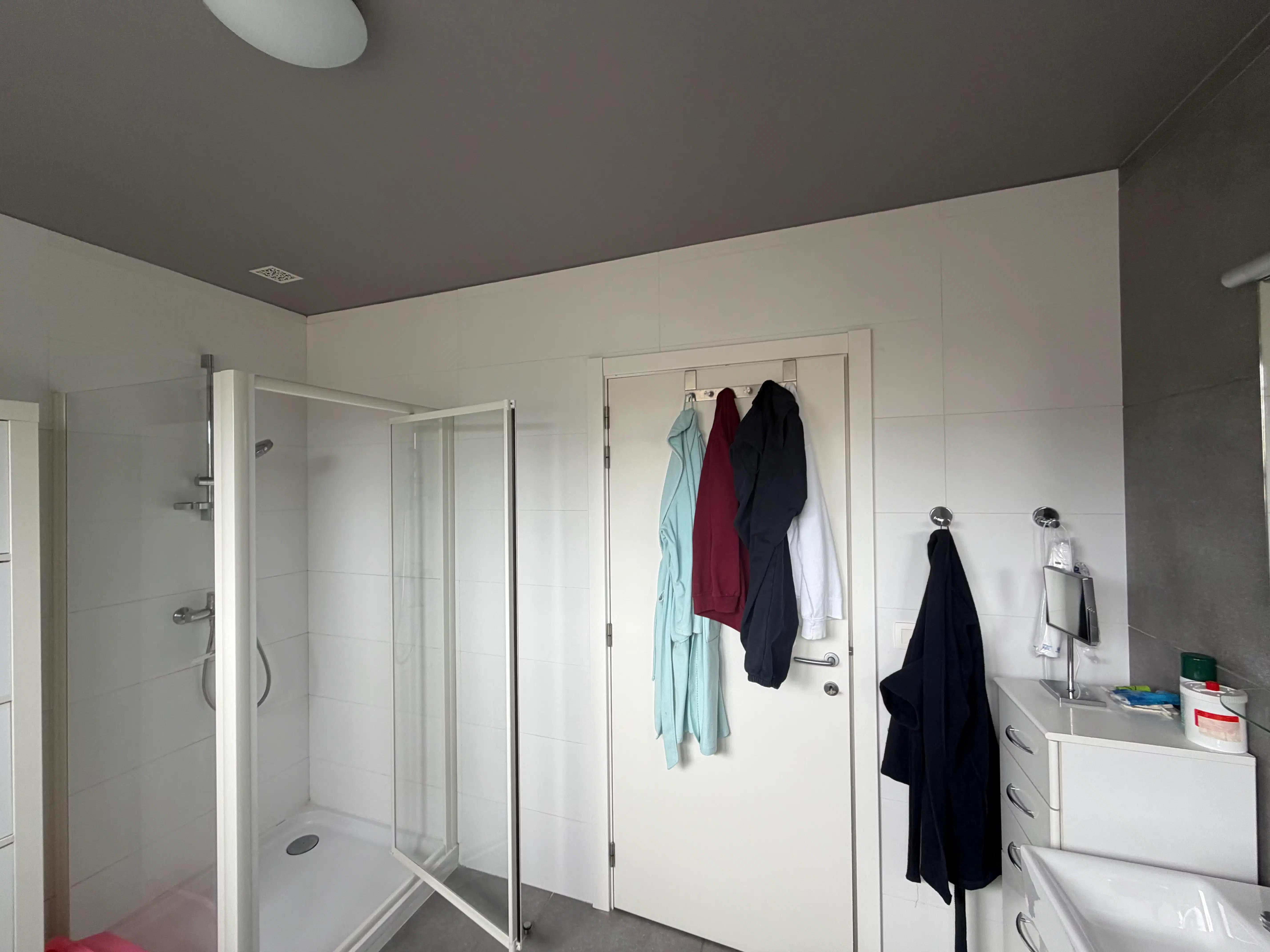 Nieuwbouwwoning (HOB) met drie slaapkamers - terras en tuin foto 12