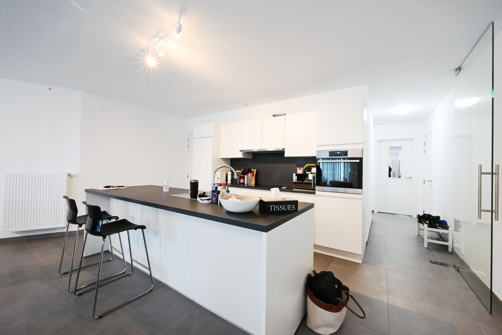 Nieuwbouw appartement met zonnepanelen in hartje Ardooie! foto 6