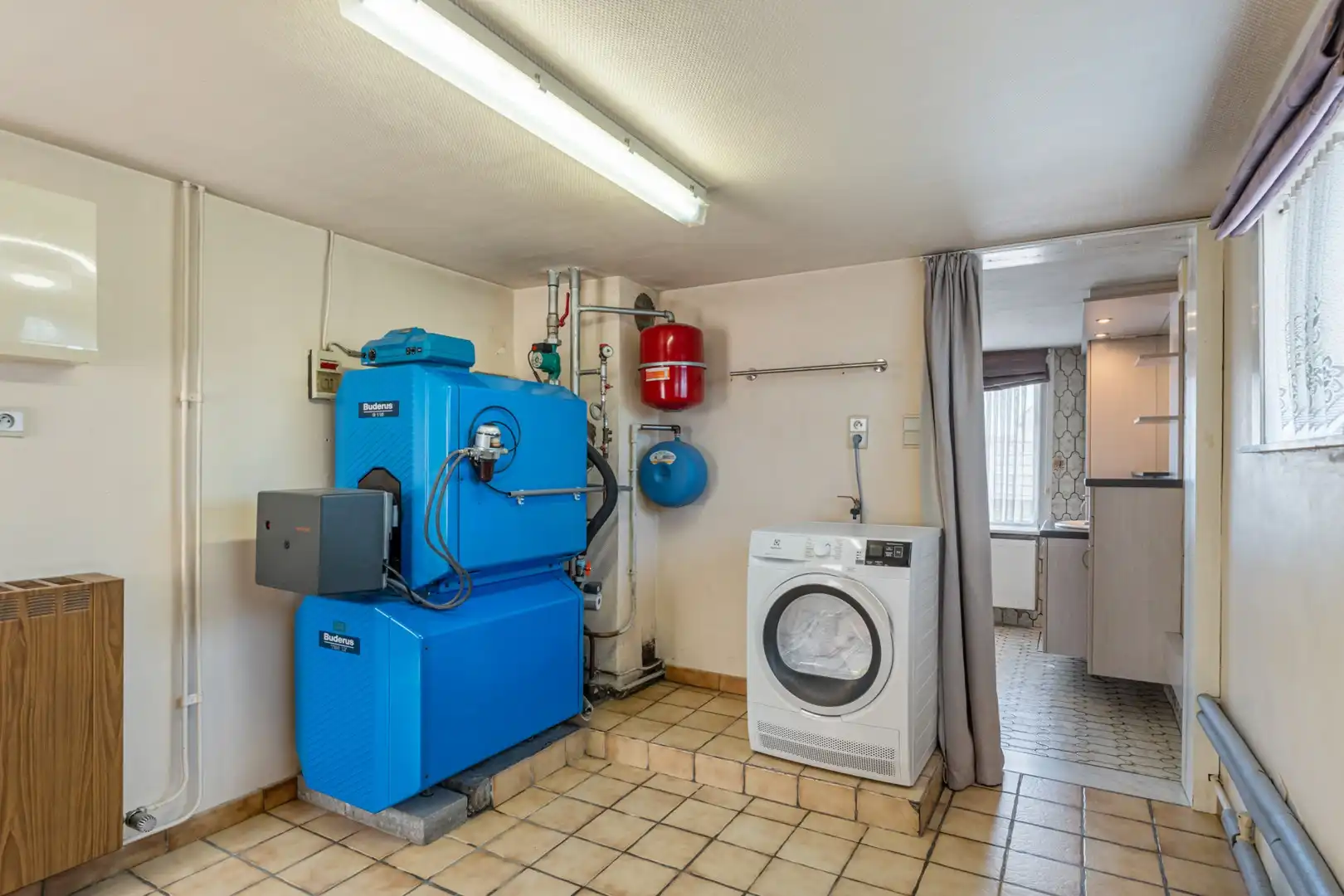 Charmante gezinswoning met prachtige tuin op een perceel van ca. 3.348 m² foto 12