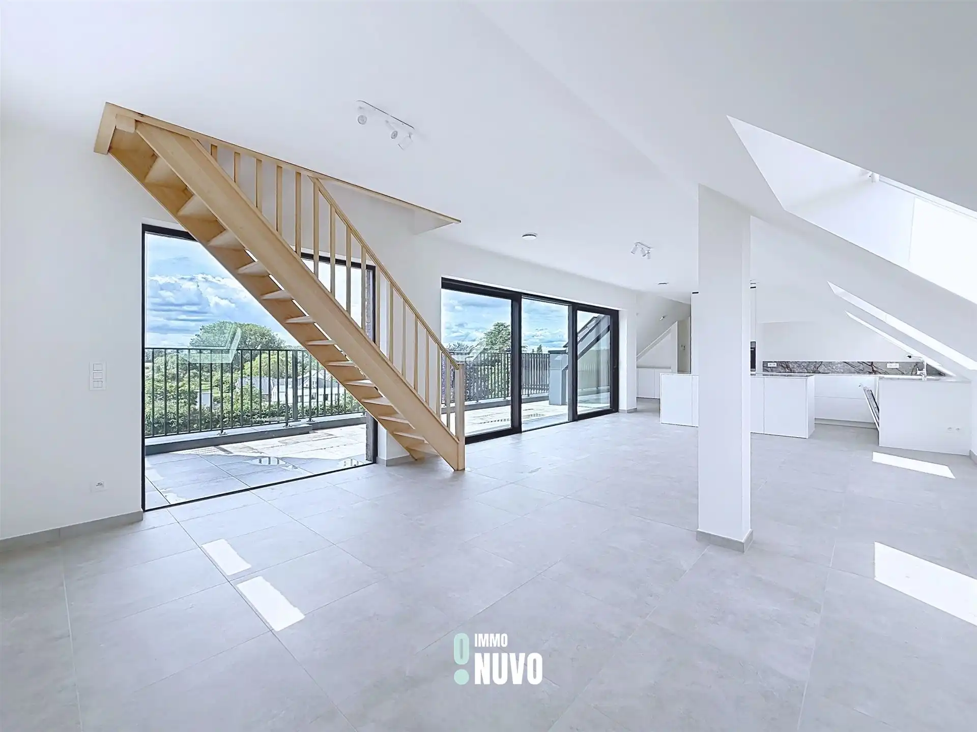 Stijlvol penthouse met 3 slaapkamers, bureau en ruim terras  foto 12