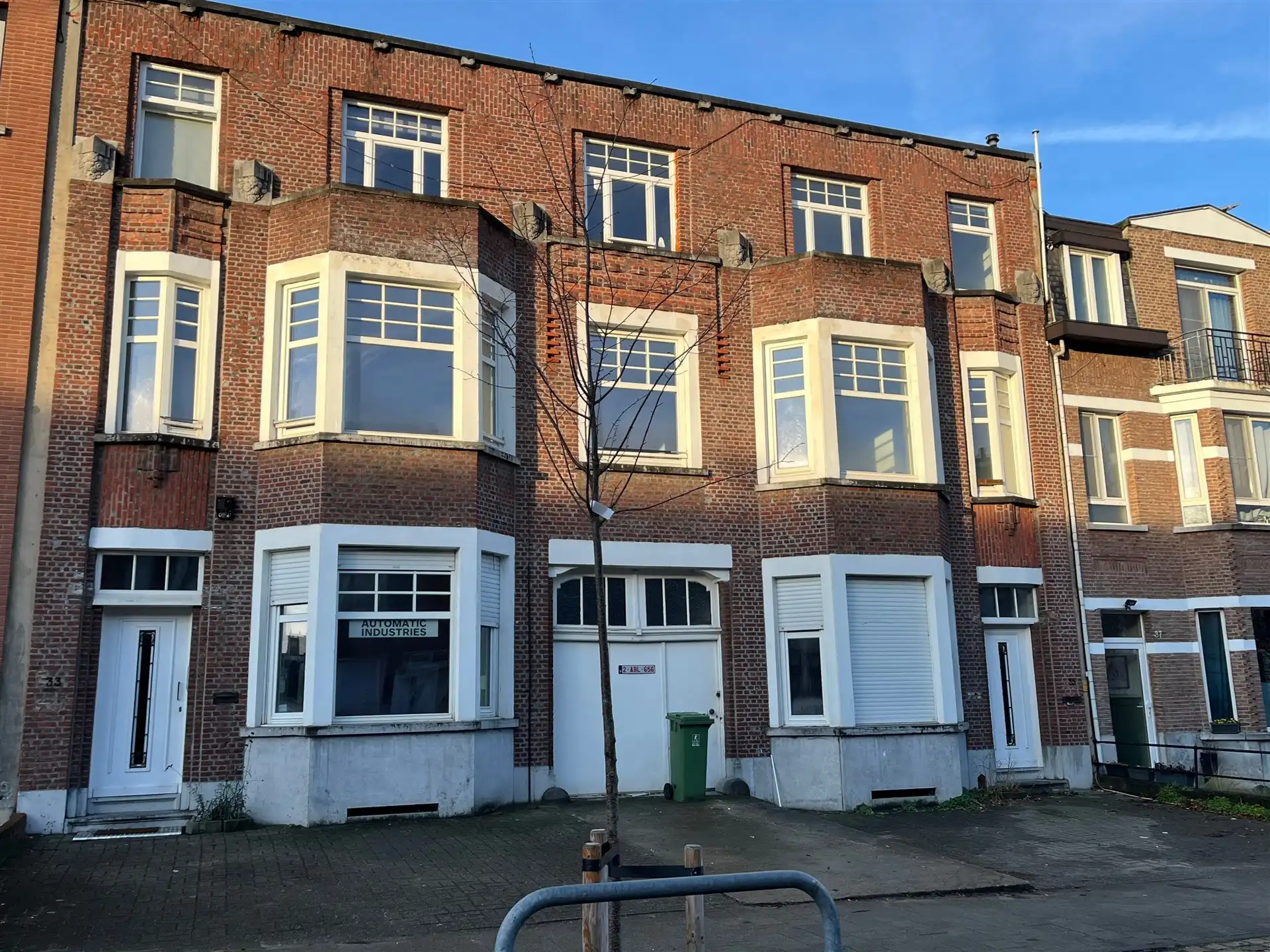 Appartementsgebouw met parking en tuin! foto {{pictureIndex}}