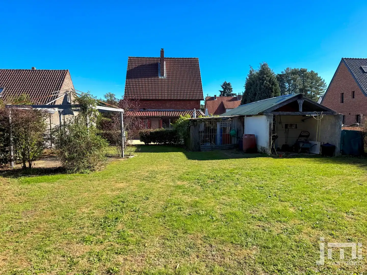 Rustig gelegen, instapklare gezinswoning met 3 slaapkamers en mooie tuin foto 12