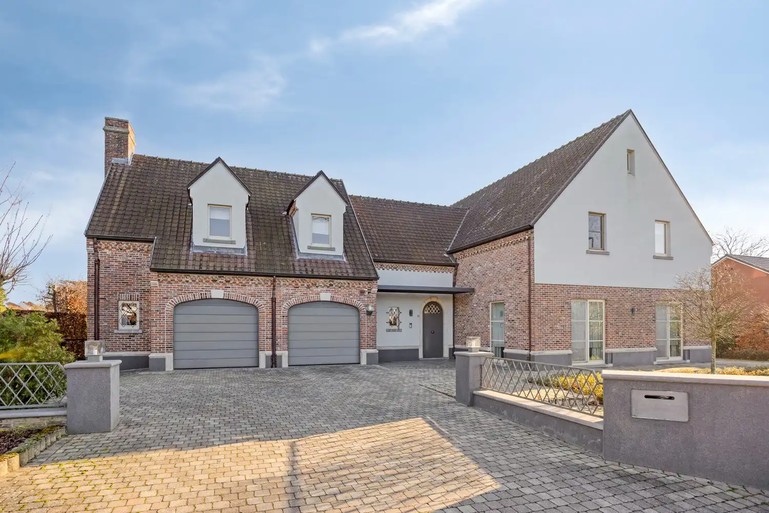 Exclusieve, instapklare villa met royale ruimtes en aangelegde tuin op toplocatie in Heverlee foto {{pictureIndex}}