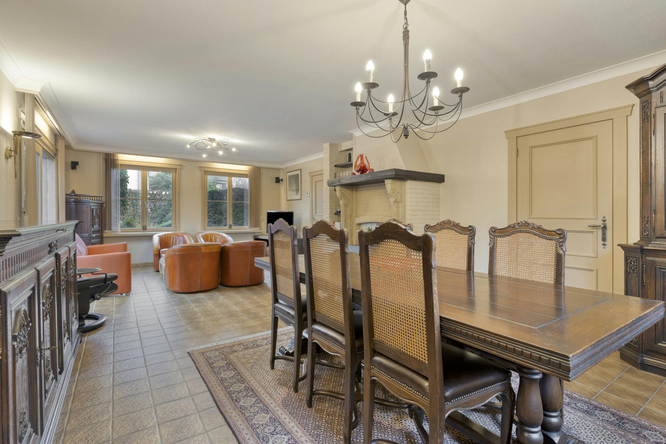 Mooie villa met schitterende tuin in residentiële woonwijk foto 9