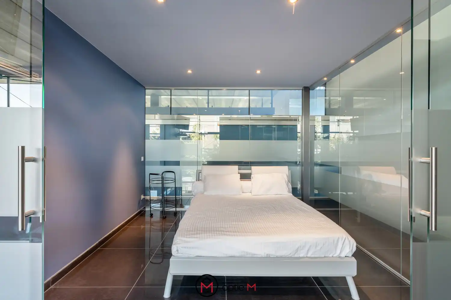 Unieke loft met 2 slaapkamers, terras en parking foto 17