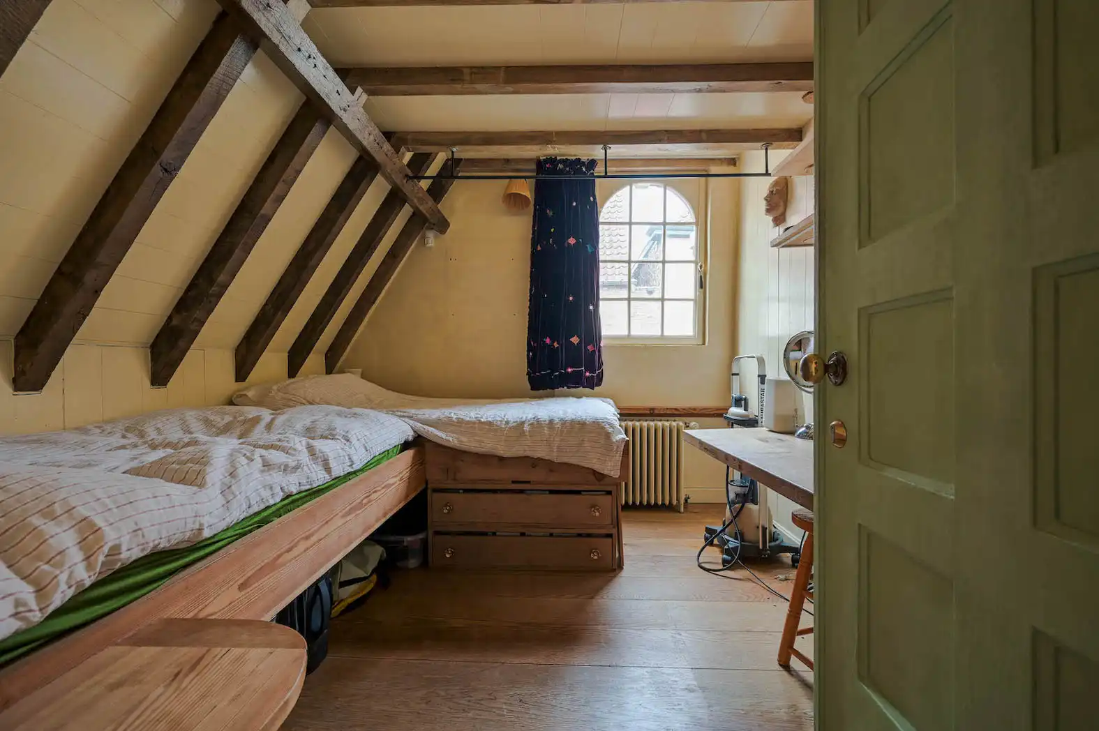 sfeervol laatmiddeleeuws Brugs huis nabij het Astridpark foto 28