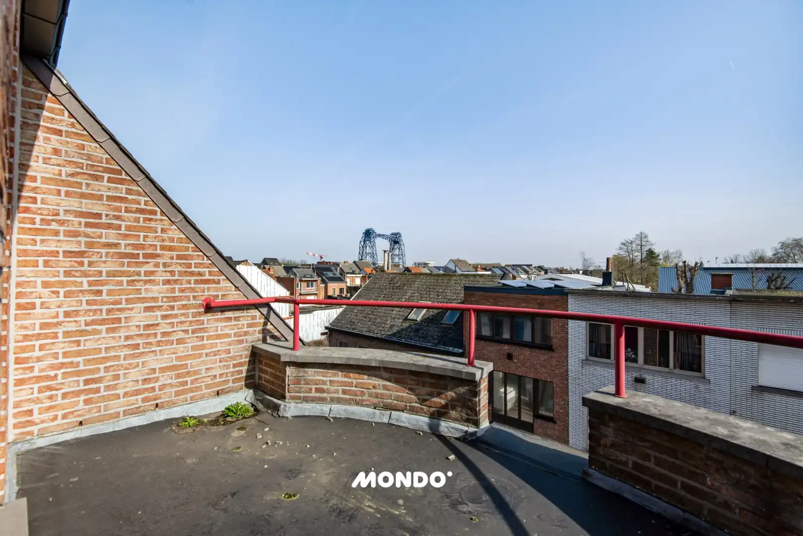Ruim appartement met drie slaapkamers foto 14