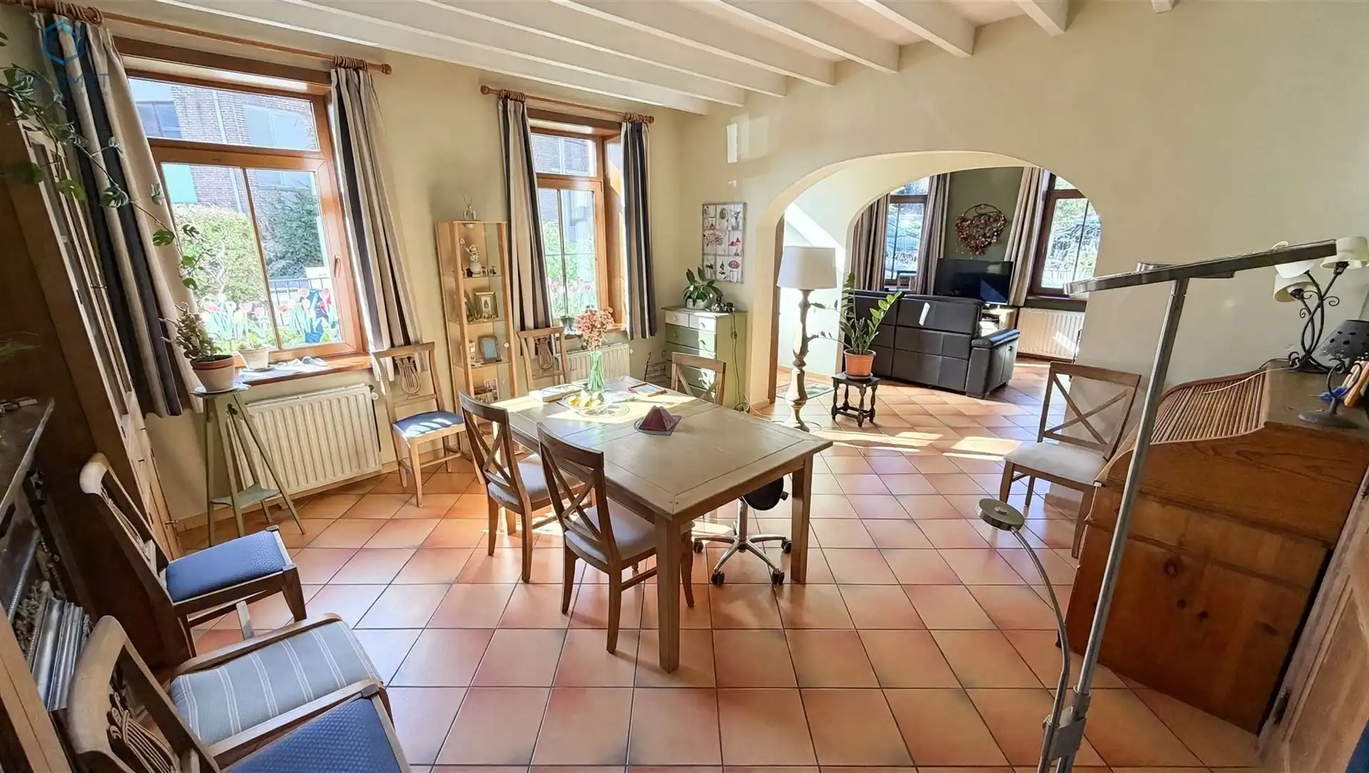 INSTAPKLARE WONING MET 4 SLAAPKAMERS, GARAGE EN VEELZIJDIG BIJGEBOUW foto 4