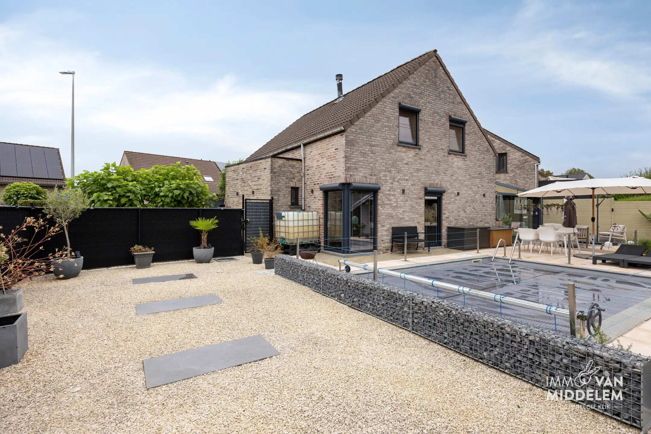 INSTAPKLARE WONING MET 3 KAMERS, ZWEMBAD, GARAGE EN TUIN foto 24