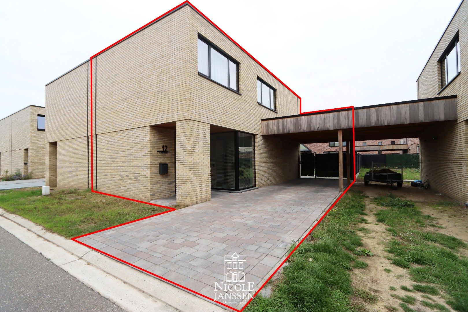 Halfvrijstaande nieuwbouwwoning met drie slaapkamers en gezellige tuin  foto {{pictureIndex}}