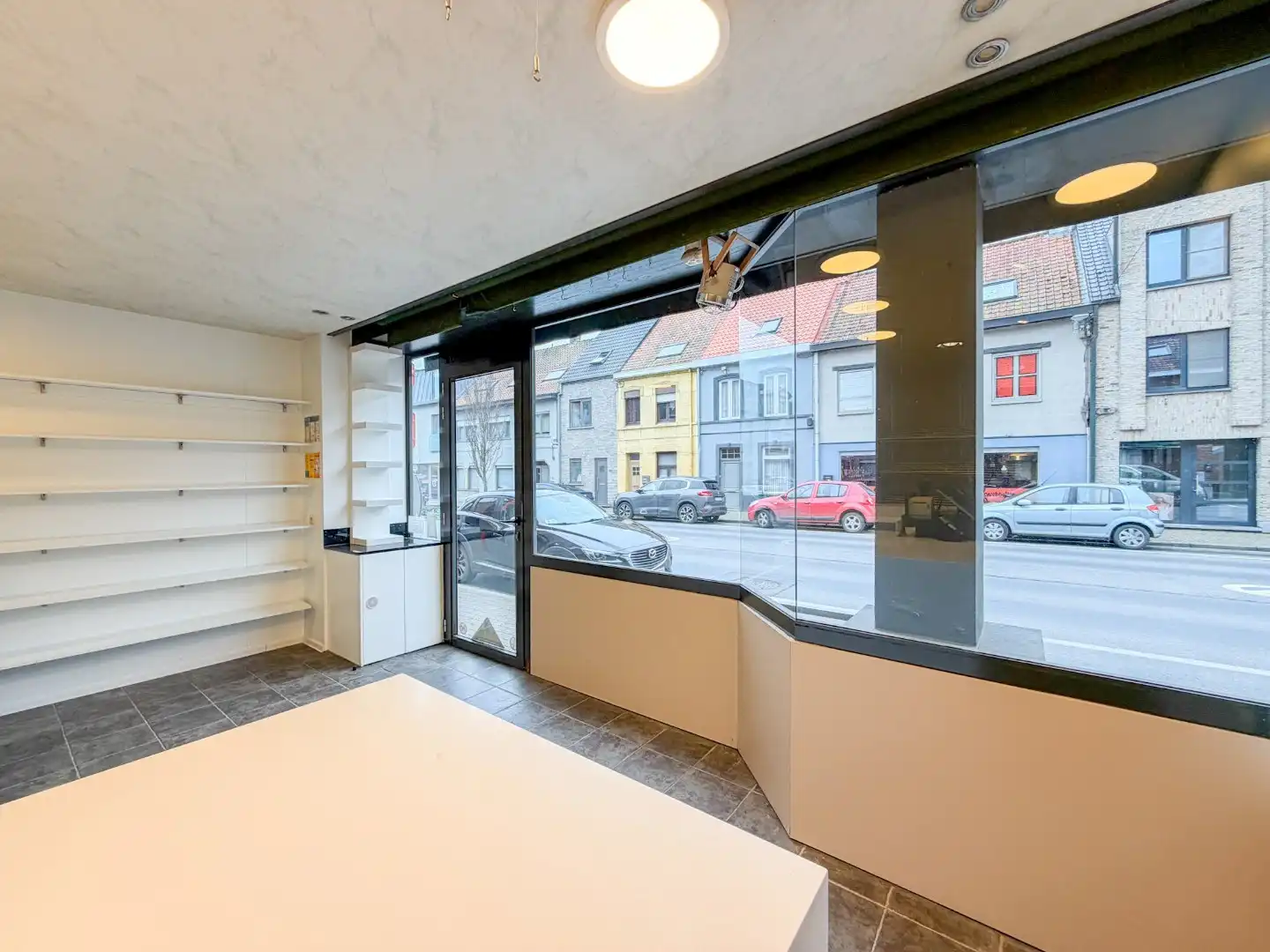 Handelspand bestaande uit winkel met woning, productieatelier en groot magazijn, Torhout foto 7