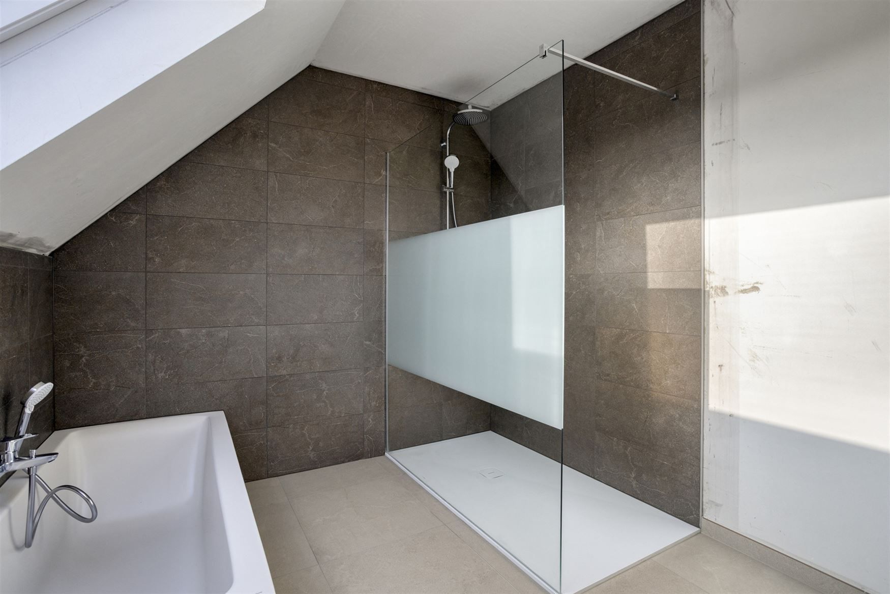 Ruime nieuwbouwwoning foto 12