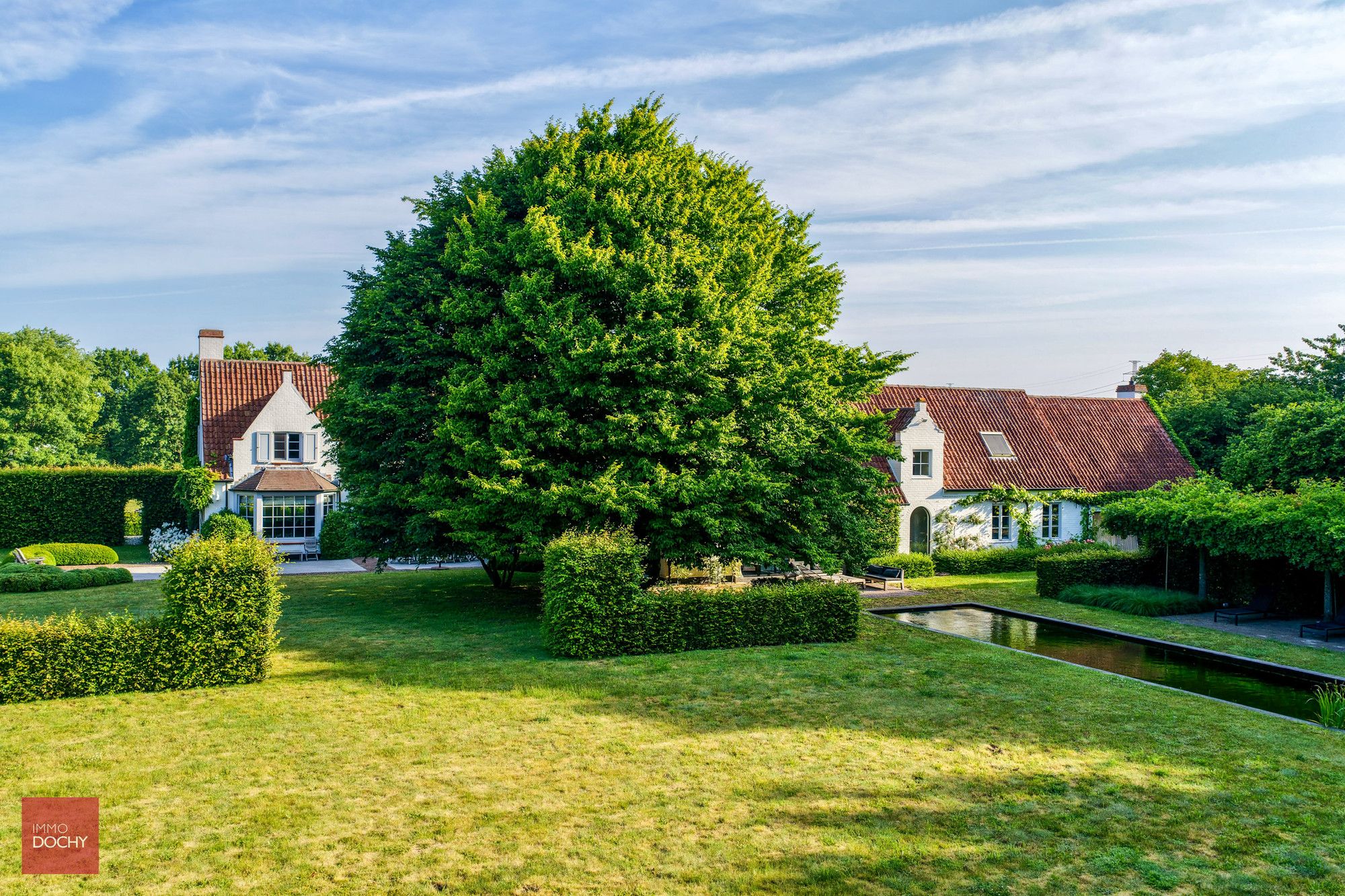 Ruim en rustig gelegen luxueus landhuis foto {{pictureIndex}}