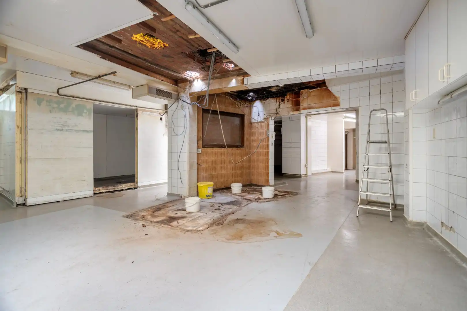 Karaktervol handelshuis met woonst op commerciële locatie in Mol-Gompel !  foto 14