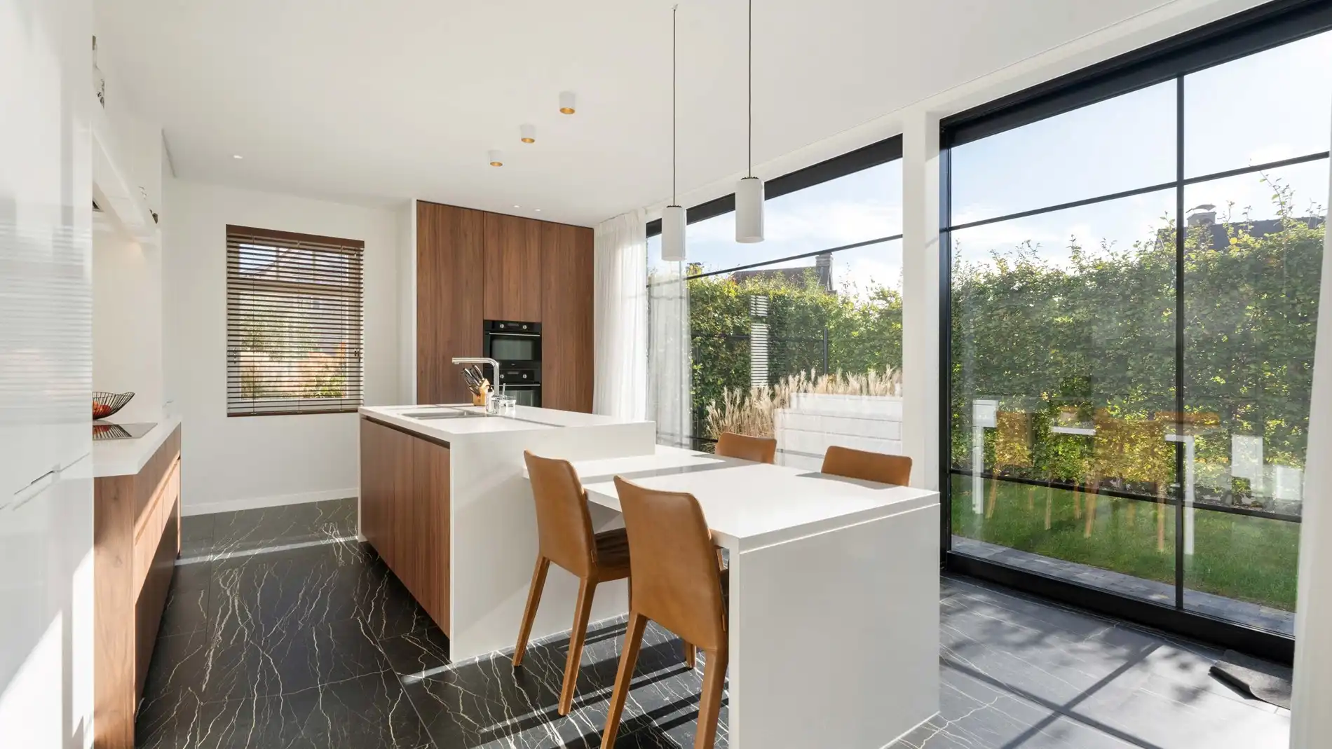 Exclusieve villa gelegen in een rustige, residentiële wijk . foto 6