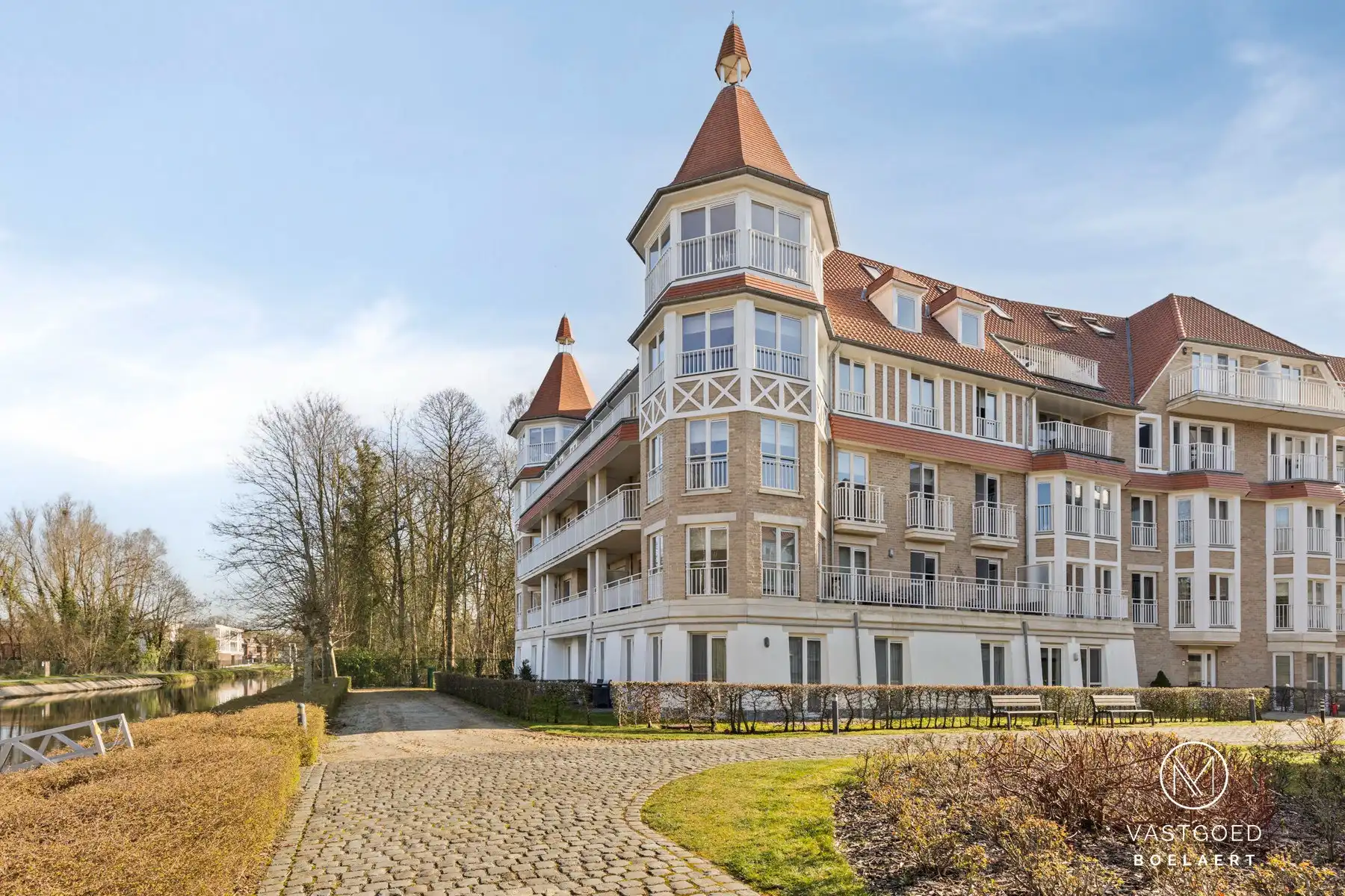 Uniek duplex appartement op idyllische ligging aan de Dender foto {{pictureIndex}}