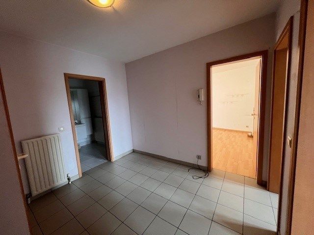 Centraal gelegen appartement met 2 slaapkamers te koop VANAF 210.000 € - Geen renovatieplicht.  foto 2