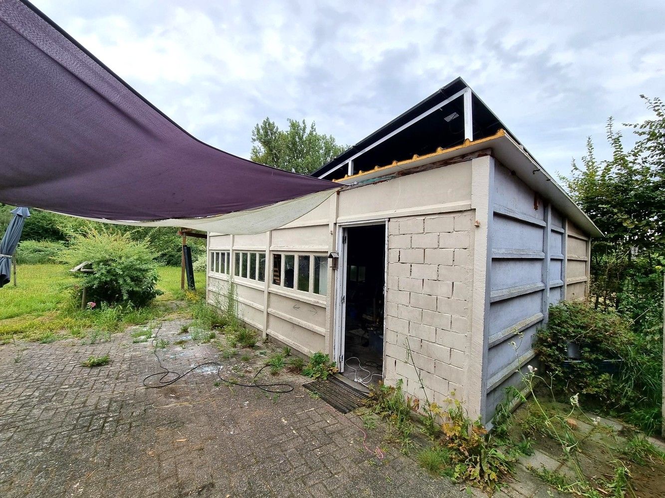 Ruime woning, 4 tot 5 slaapkamers gelegen op een zonnig perceel van 10a 43ca. Groot bijgebouw. foto 15