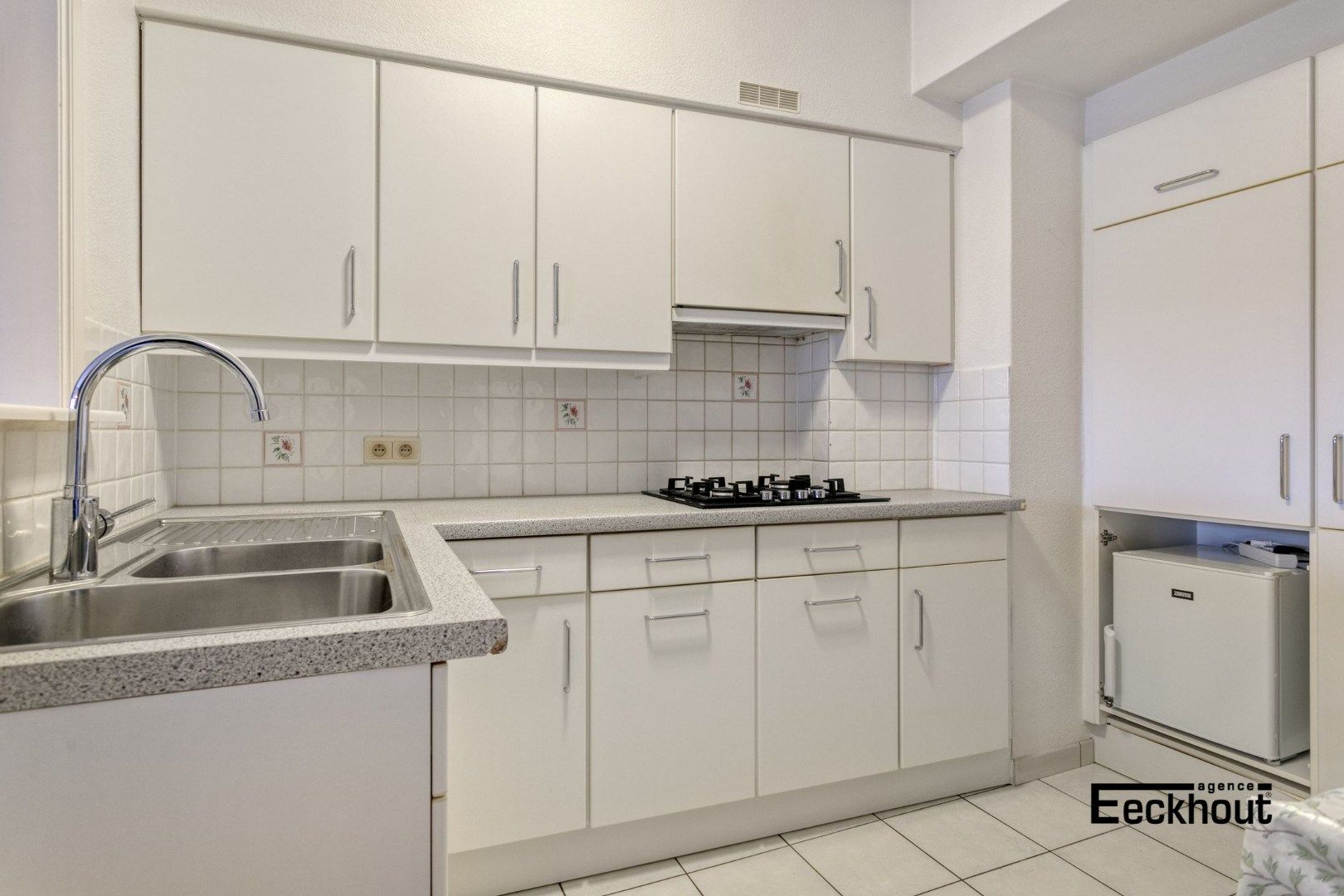 Ruim en lichtrijk appartement aan het gezellige 'Visserspleintje' in hartje Oostende foto 7