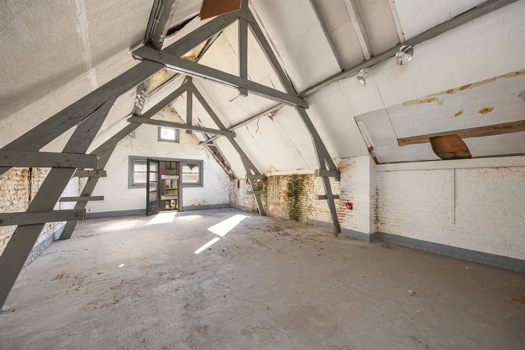 Woning met gigantisch magazijn te renoveren foto 33