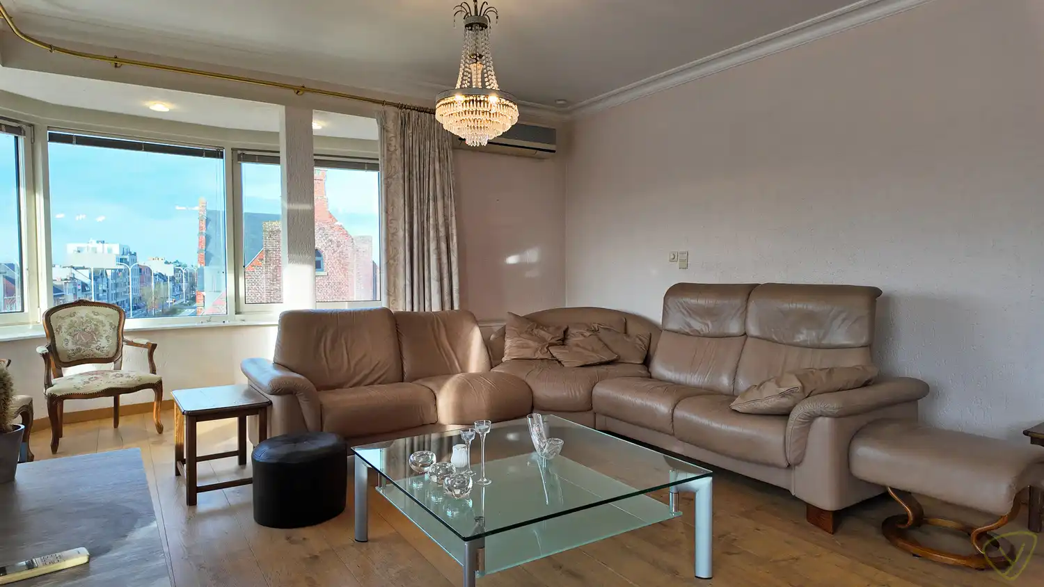 Ruim en lichtrijk appartement met lift en terras in residentie “Mozart” te Eeklo! foto 9