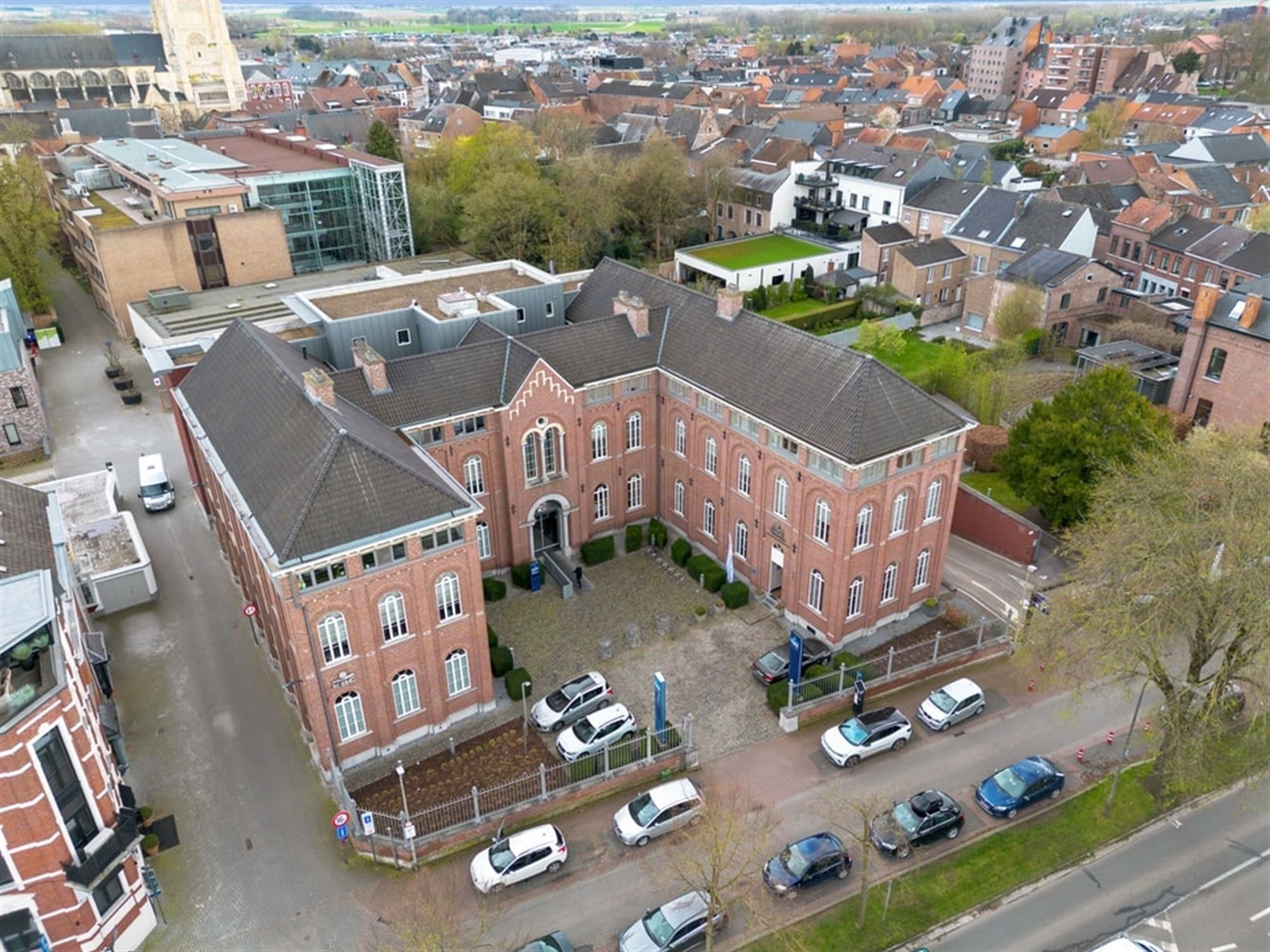 LUXUEUS APPARTEMENT VAN 365M² MET AFWERKING VAN HOOGSTE KWALITEIT IN TONGEREN foto 36