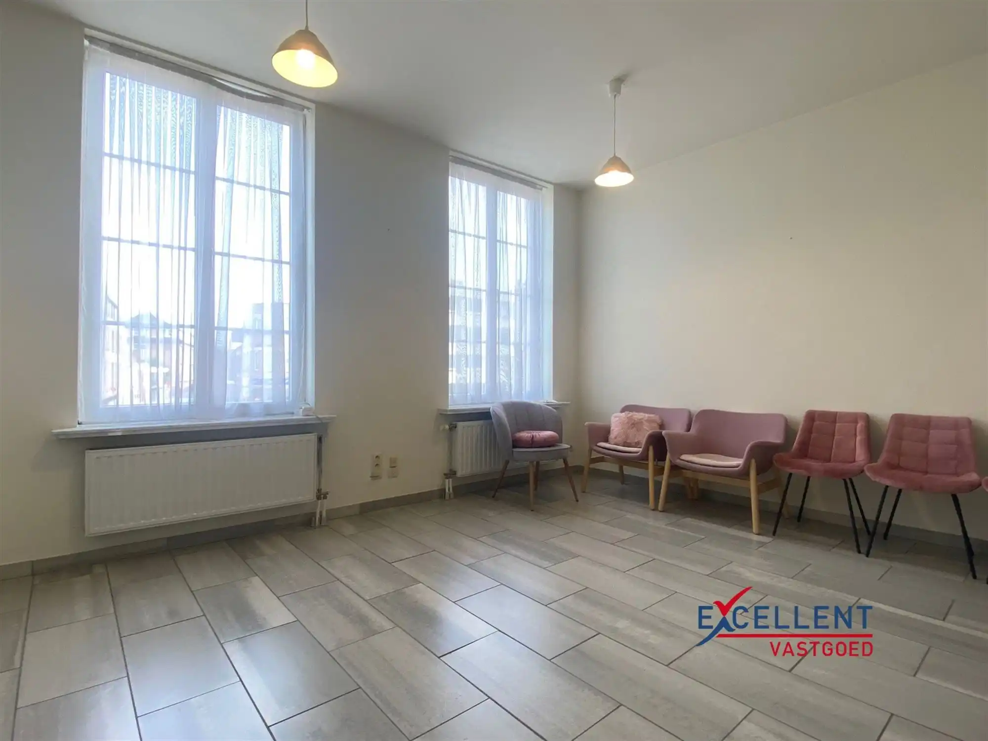 Moderne praktijkruimte te huur op de Markt van Deinze foto 3