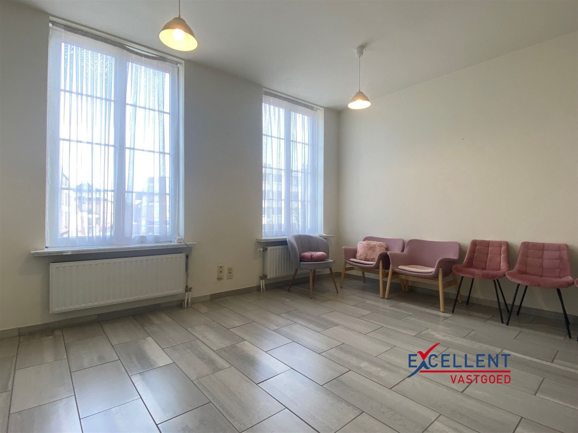 Moderne praktijkruimte te huur op de Markt van Deinze foto 3