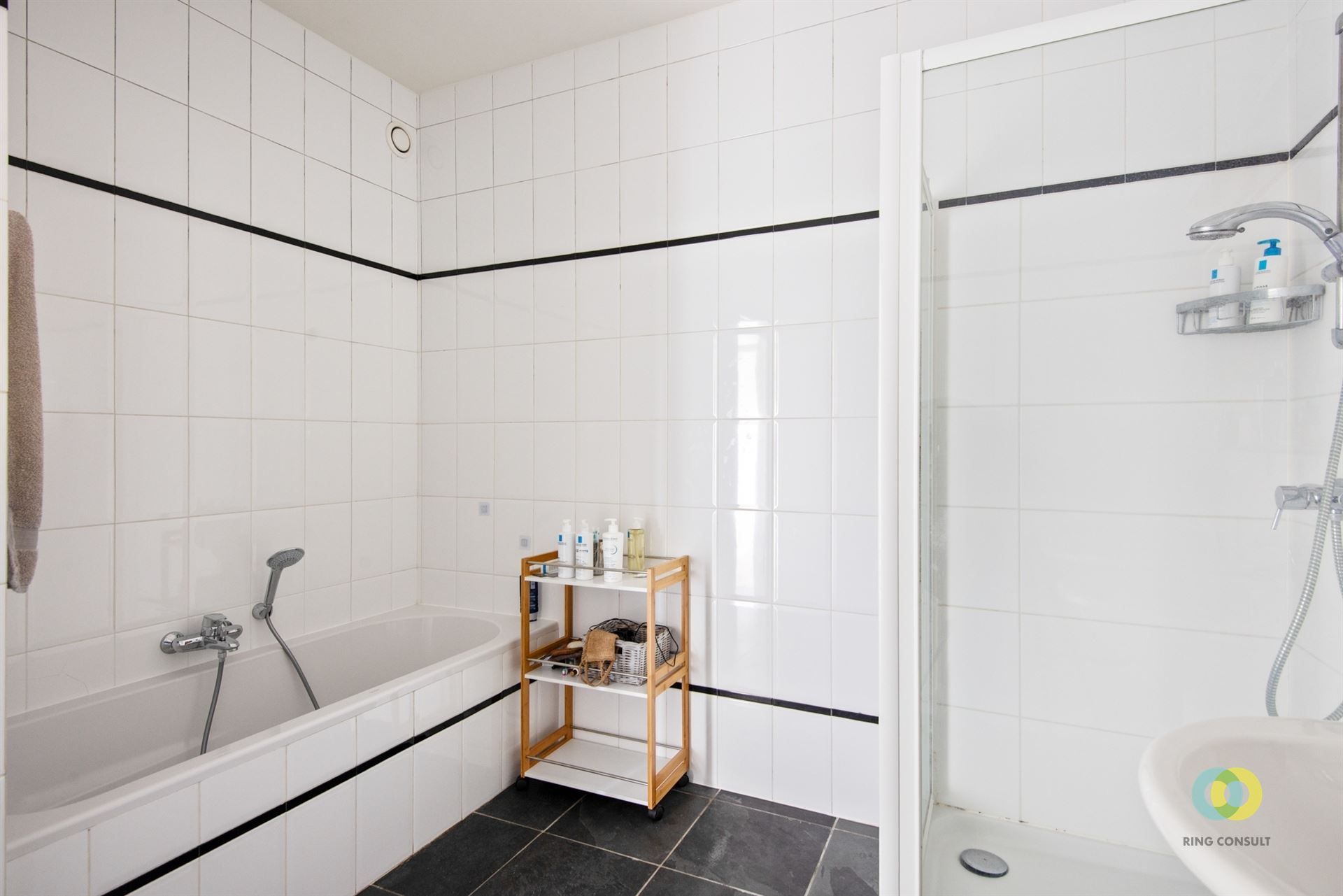 **IN OPTIE** Instapklaar appartement met garage foto 10