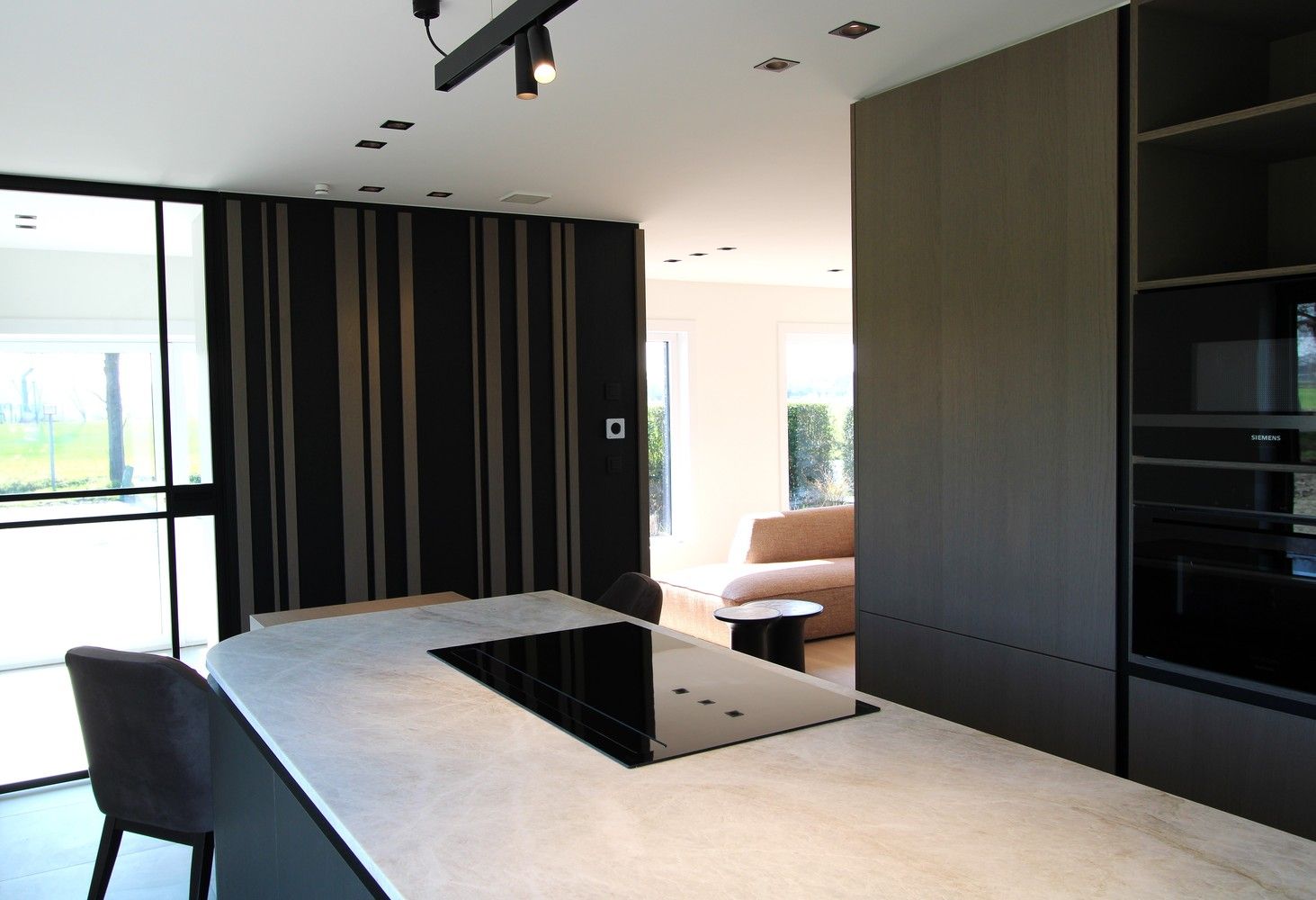 Damme, vlakbij Moerkerke Tot in de puntjes LUXUEUS  gerenoveerde ENERGIEZUINIGE open bebouwing , alles op het gelijkvloers foto {{pictureIndex}}