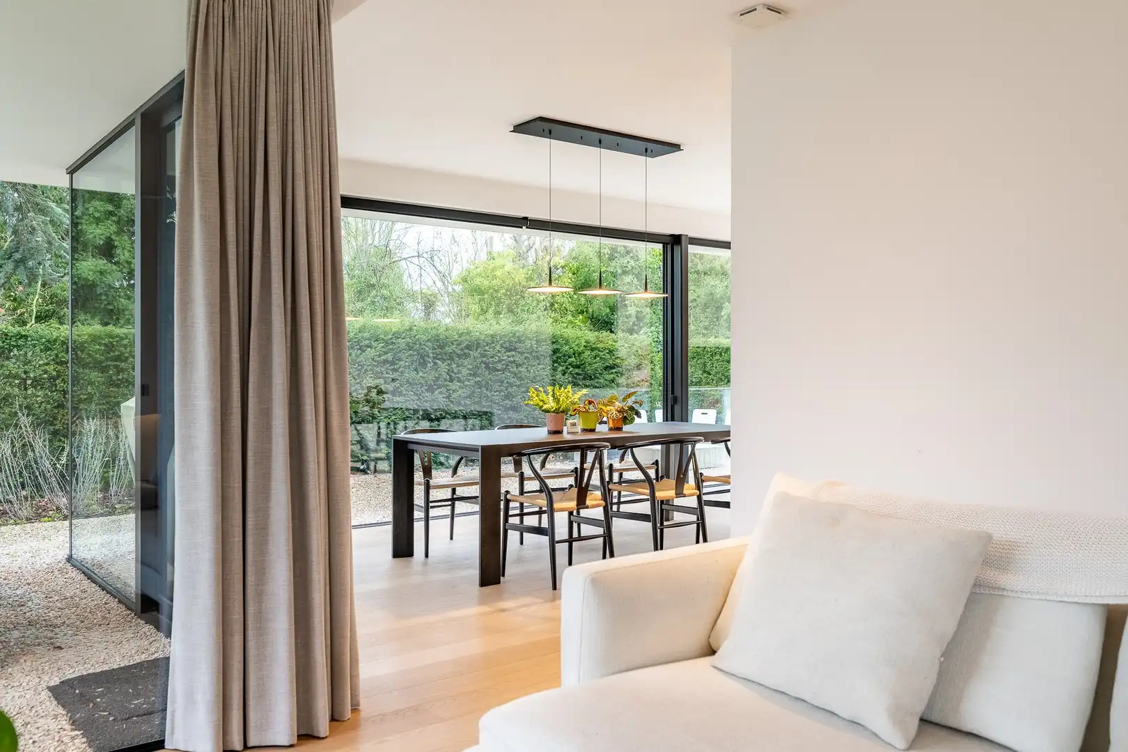 Prachtige hedendaagse villa met zonnige tuin en terrassen op fietsafstand van de zee. foto 13