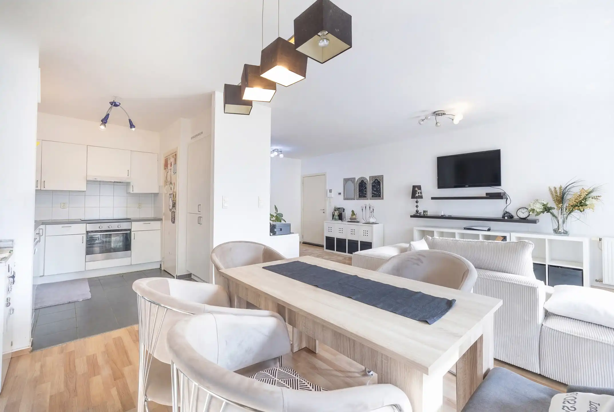 Appartement met terras & P foto {{pictureIndex}}