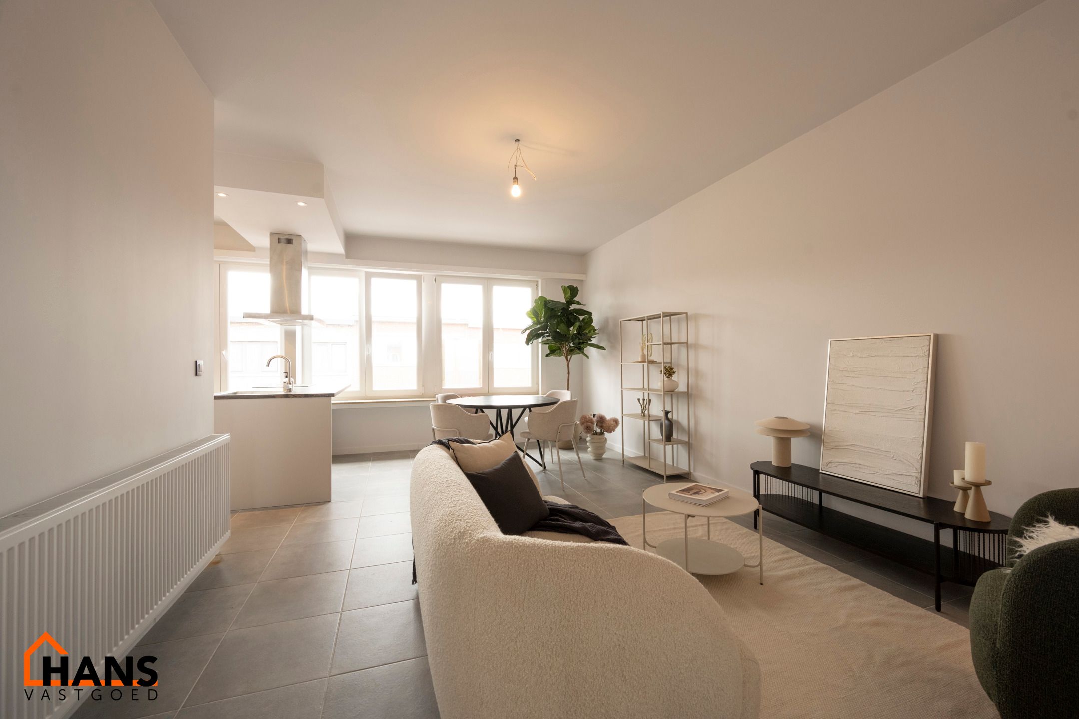 Instapklaar appartement met garage en tuin. foto {{pictureIndex}}